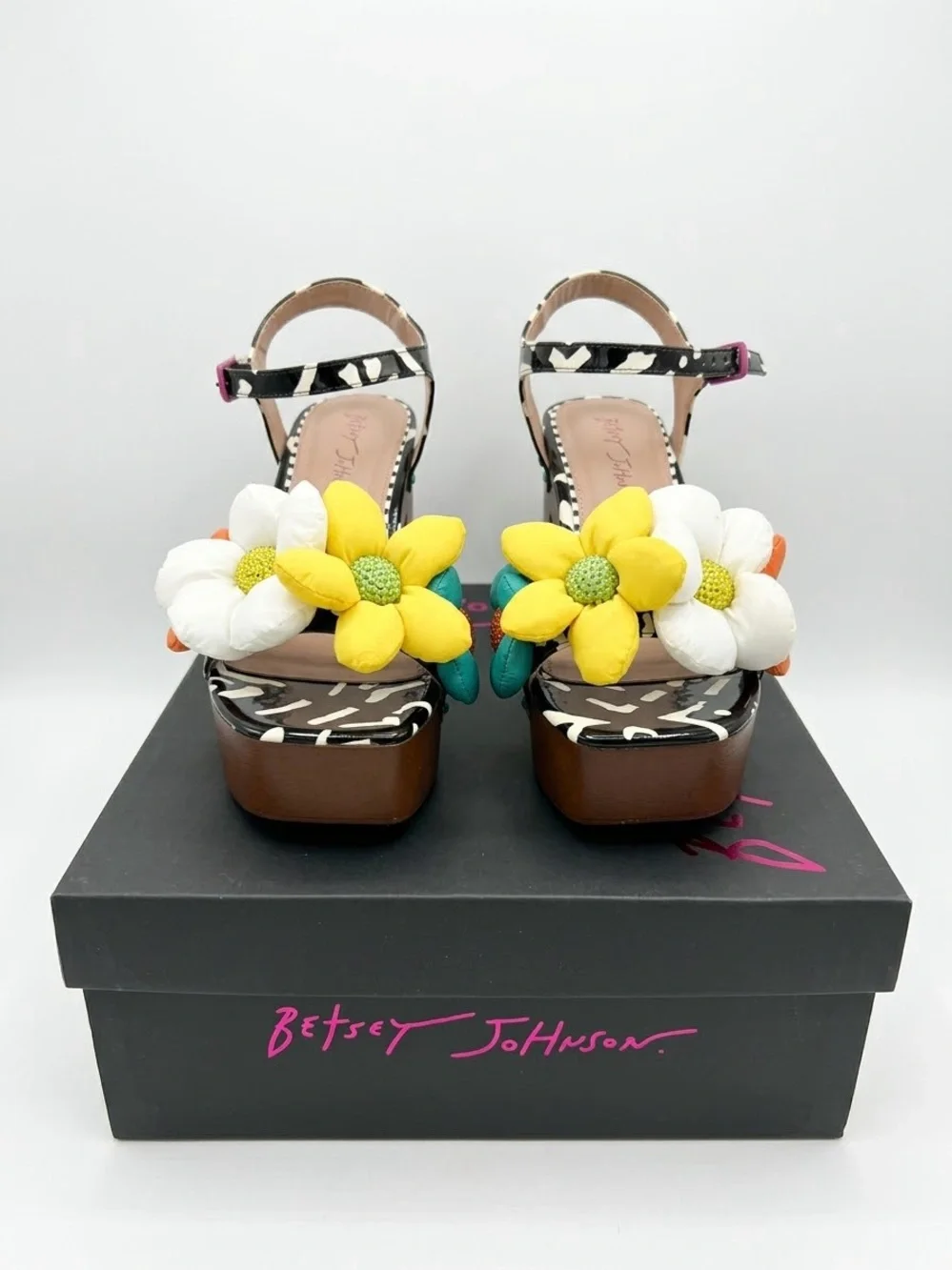 BETSEY JOHNSON KINSLEE BLACK MULTI Colorful floral Women's Size 8.5